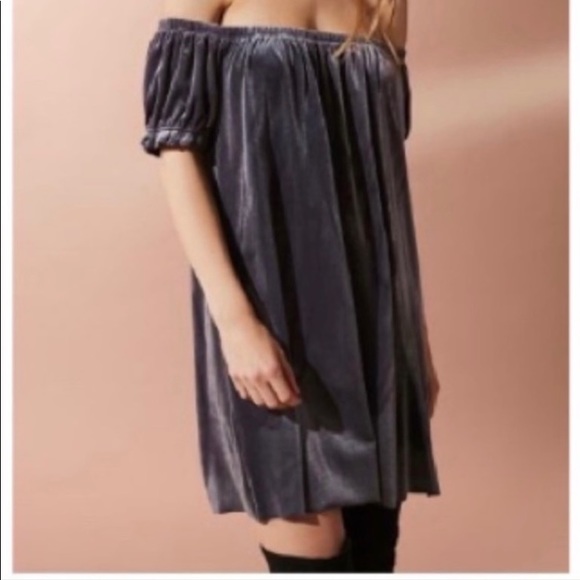 NWOT Urban Outfitters Off Shoulder Minidress Sz XS - Picture 1 of 1